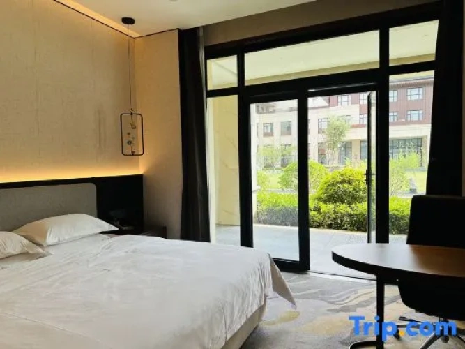 Suite with balcony