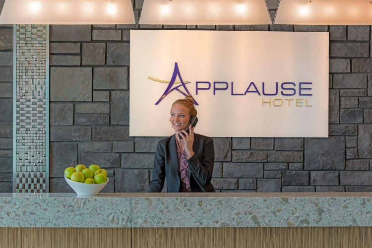 Applause Hotel Calgary Airport photo 27