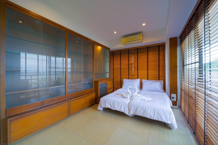 Beachfront 2 bed Condo with Seaview BW2