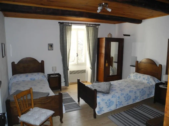 3 Bedrooms Cottage