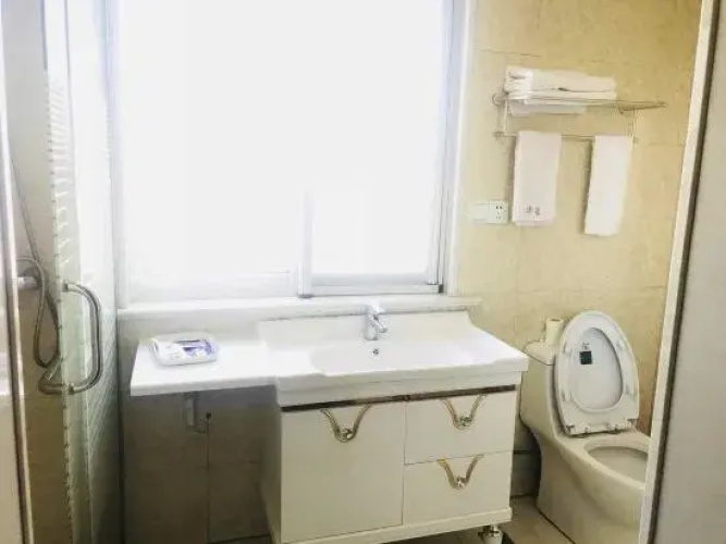 Huaxing Business Hotel