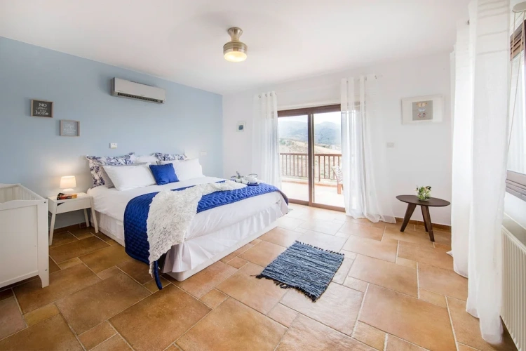 4 Bedrooms Villa