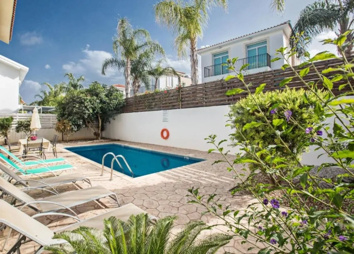 2 Bedrooms Villa