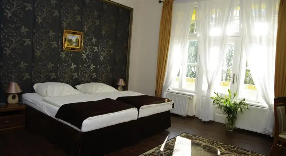 Domek żółty