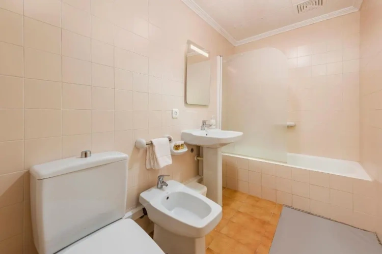 3 Bedrooms Apartment