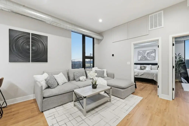 Chic 2BR Apartment in Edgewater Modern Comfort