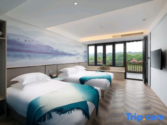 Standard Family room with river view