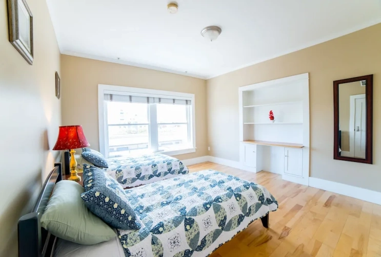 2 Bedrooms Apartment