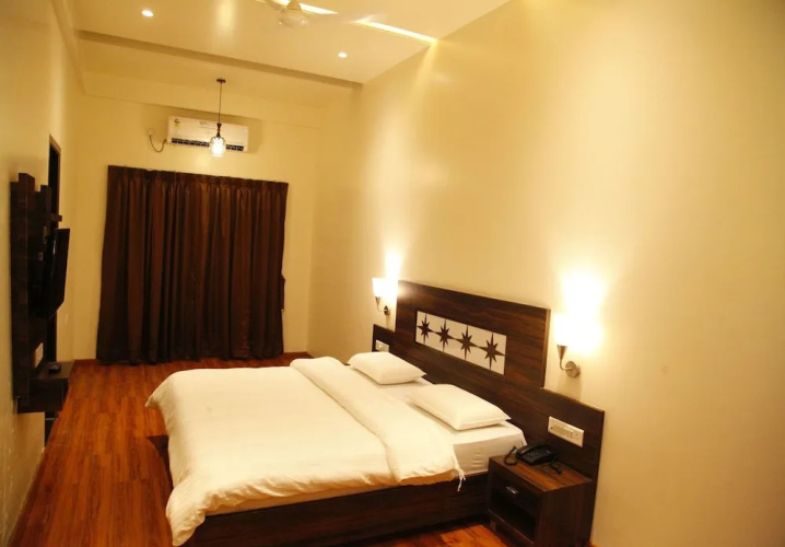 Popular Hotel