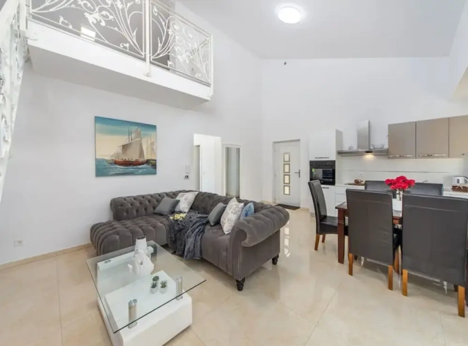 3 Bedrooms Cottage