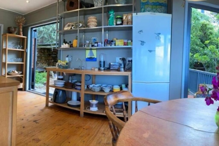 4 Bedrooms Cottage