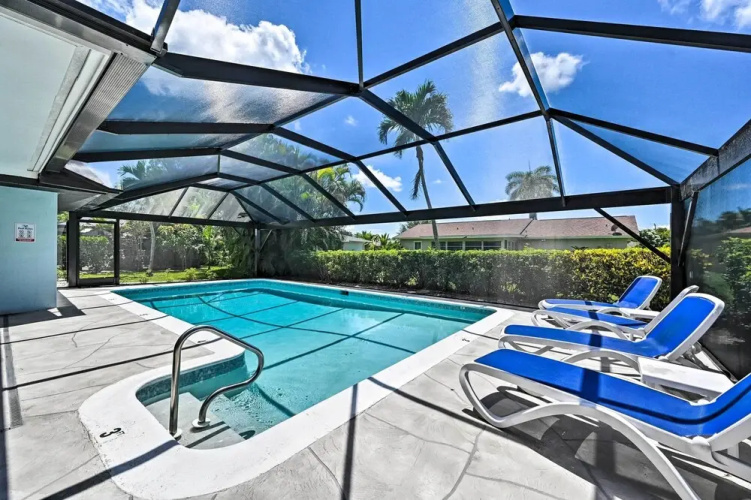 Naples Paradise w/ Private Pool, 4 Mi to Beach!