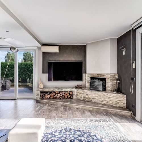 F Tale Country House