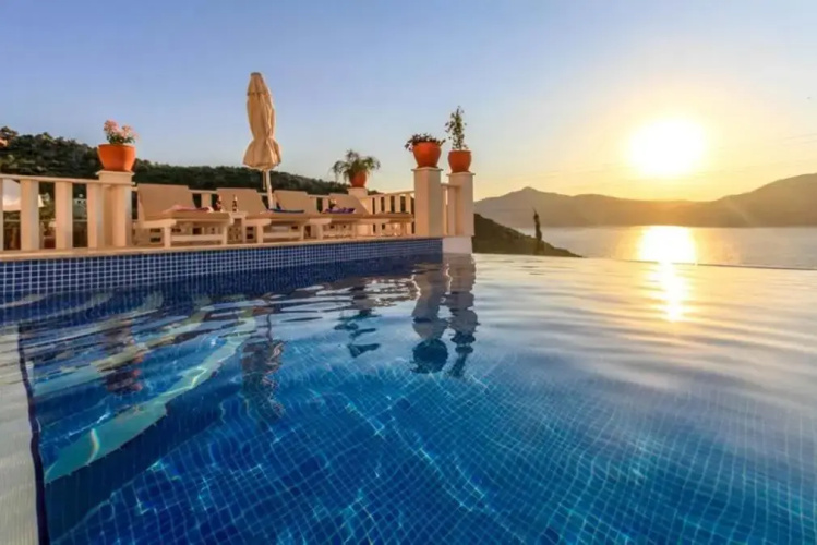 Ketchy Villa , Sleeps 14 , Infinity pool , Wifi , Sunset