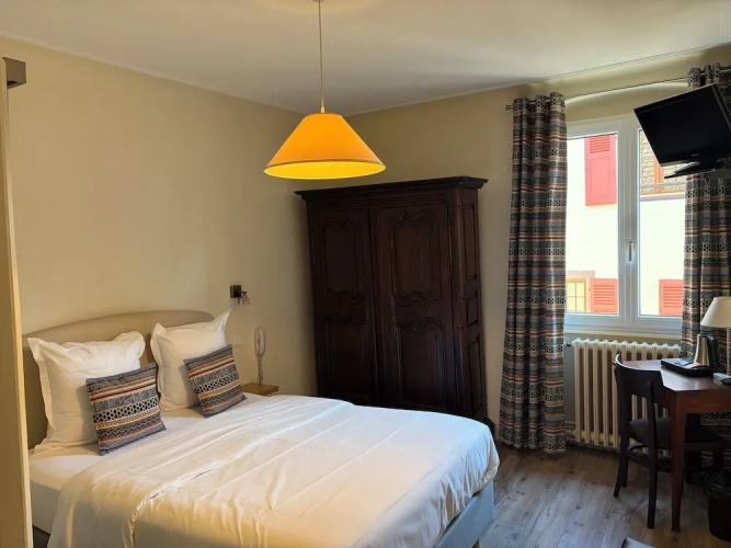 Standard Double room with city view