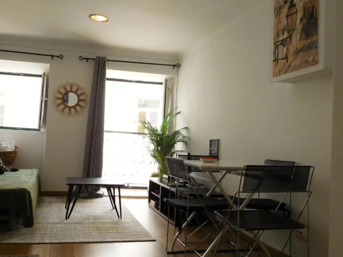 Alfama T1 Travel