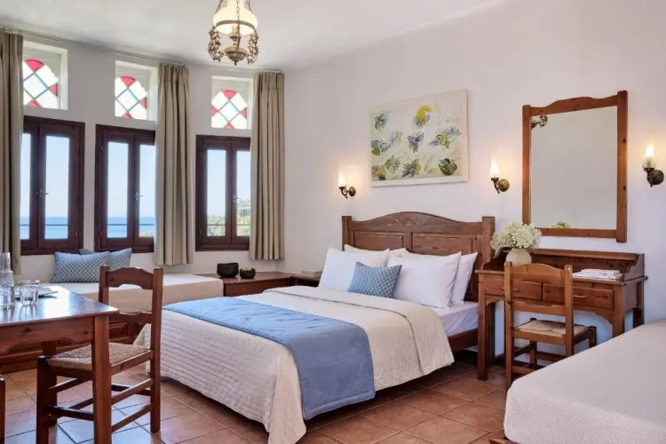 Standard Triple room