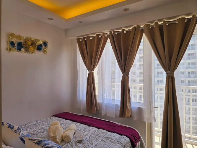 Hannah Crib at Shore Residences