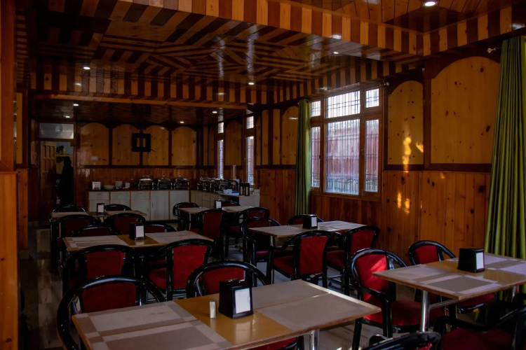 Hotel Monal Residency