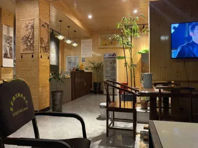 Linjiang Waterfall Viewing Inn