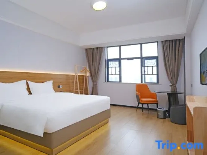 Standard Double room with city view