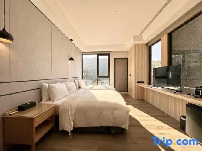 Standard Triple room with lake view