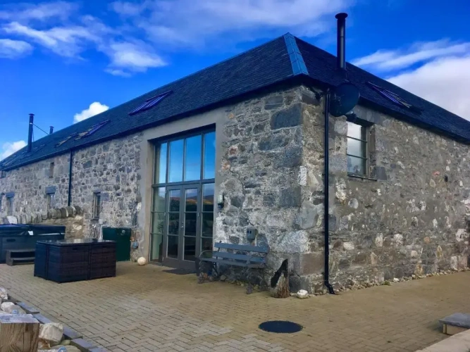 4 Bedrooms Cottage