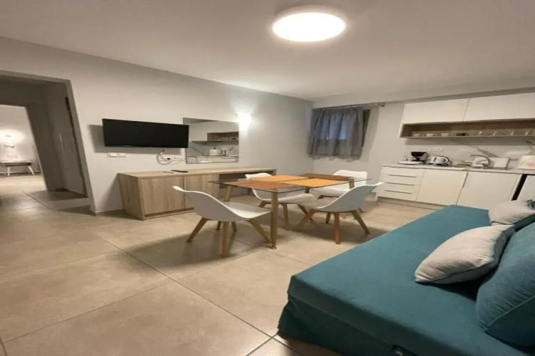 Anax Apartments