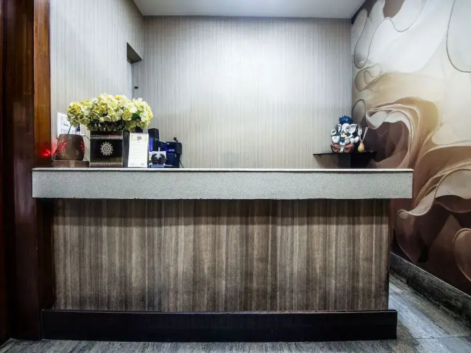 OYO 14869 Hotel Apollo