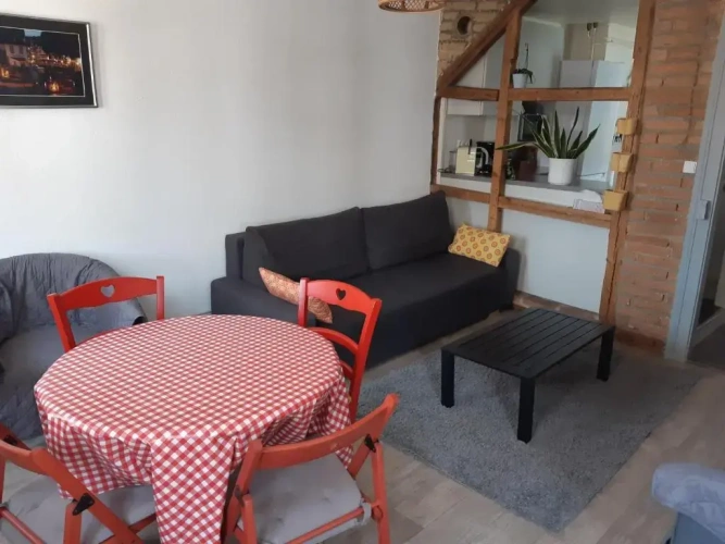 2 Bedrooms Single Apartment