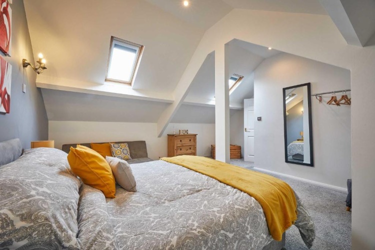 4 Bedrooms Cottage