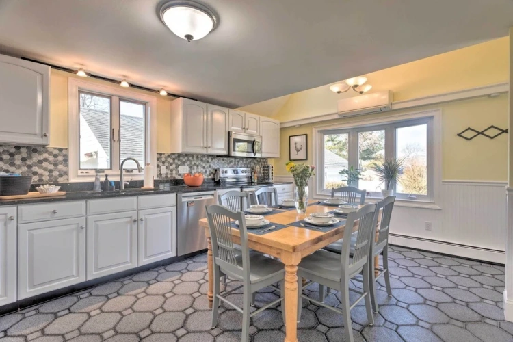 4 Bedrooms Cottage