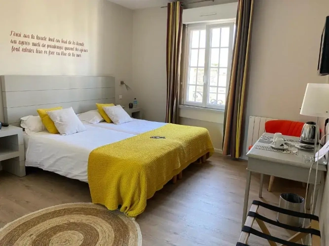 Standard Double room with land view
