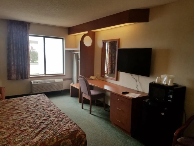 Syracuse Inn & Suites
