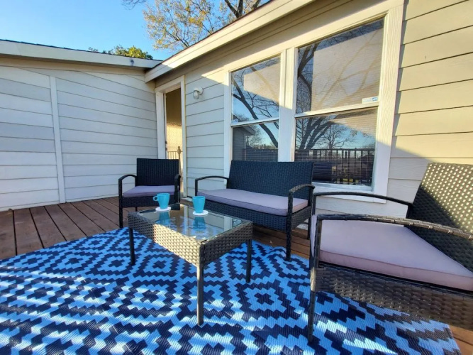 Wonderful Getaway Houston 2BR w/Balcony Views