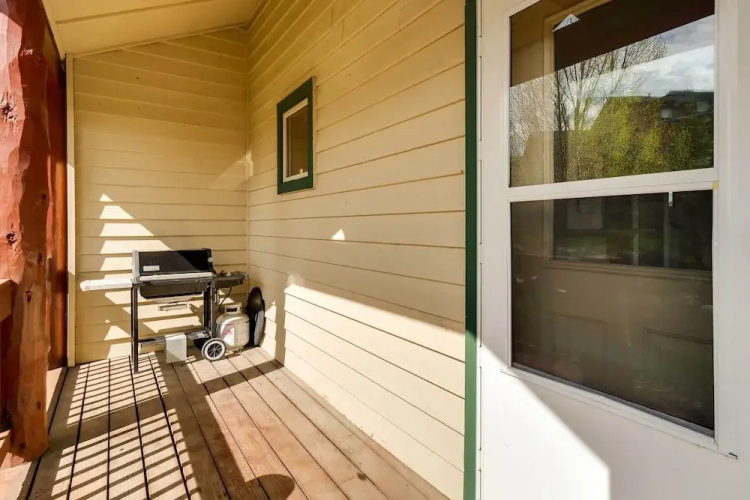 Mtn Views & Fireplace: Stunning Dillon Townhome!