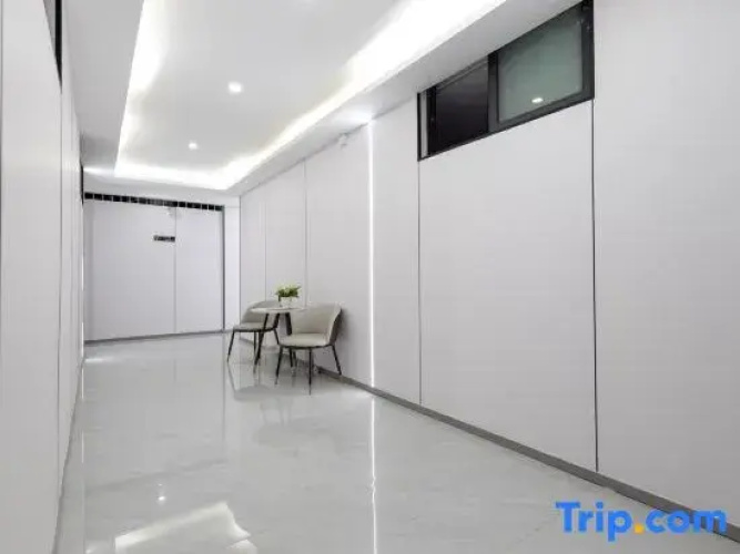The Four Seasons Apartment
