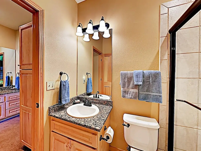 106 Teller Street Duplex 3 Bedrooms 2.5 Bathrooms Duplex