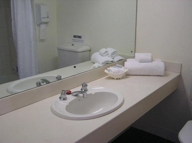 Glenelg Dockside Motel
