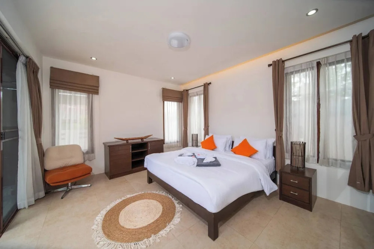 Spacious Private 4 BR Villa With a Working Office
