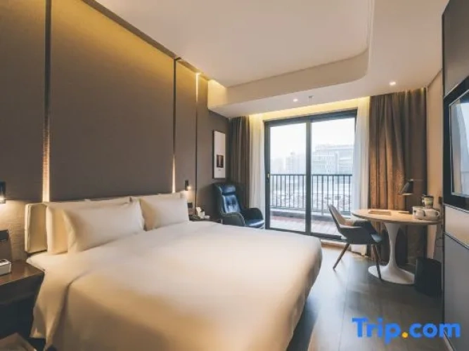 Standard Double room with city view