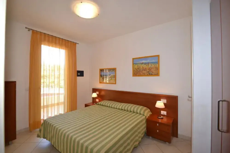 Lovely Flat in a Building Surrounded by Garden