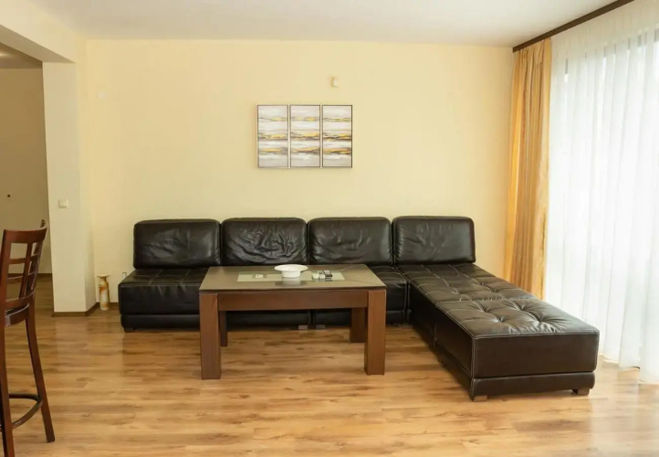 Cozy 1BD Apartment with a Spacious Terrace