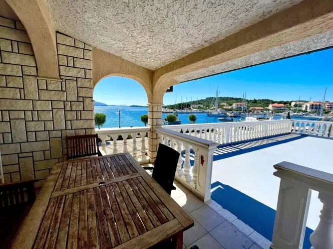 Sea View House for 4