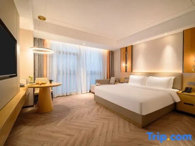 Deluxe Double room with city view