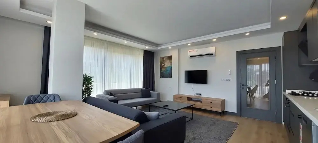 New Flat Large Living Space 1 Close to Lara Beach