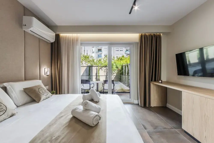 Deluxe Double room with balcony and with garden view