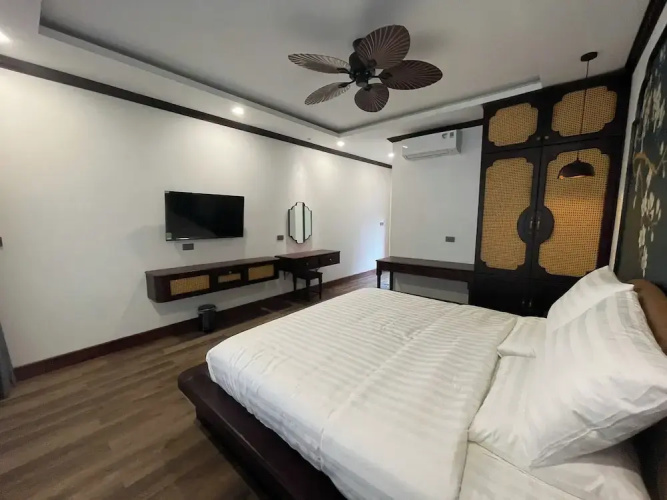 Dream 1985 Hotel