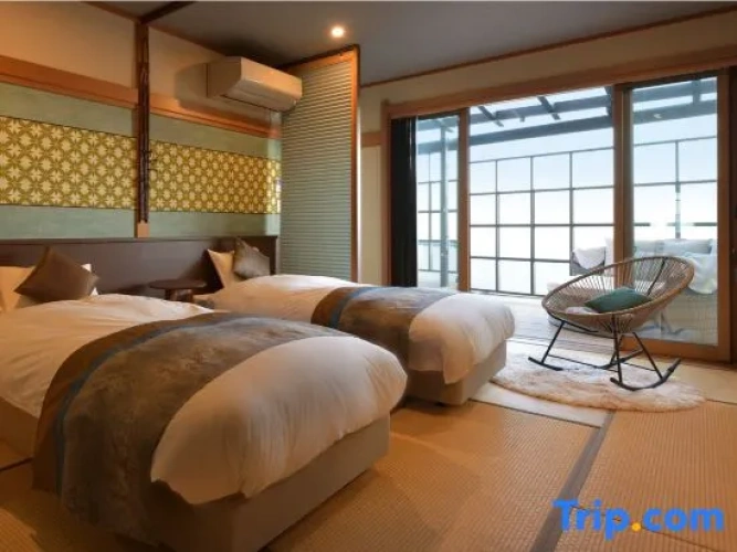 Standard room with mountain view