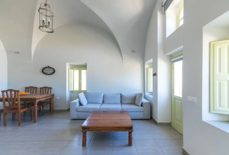 2 Bedrooms Villa
